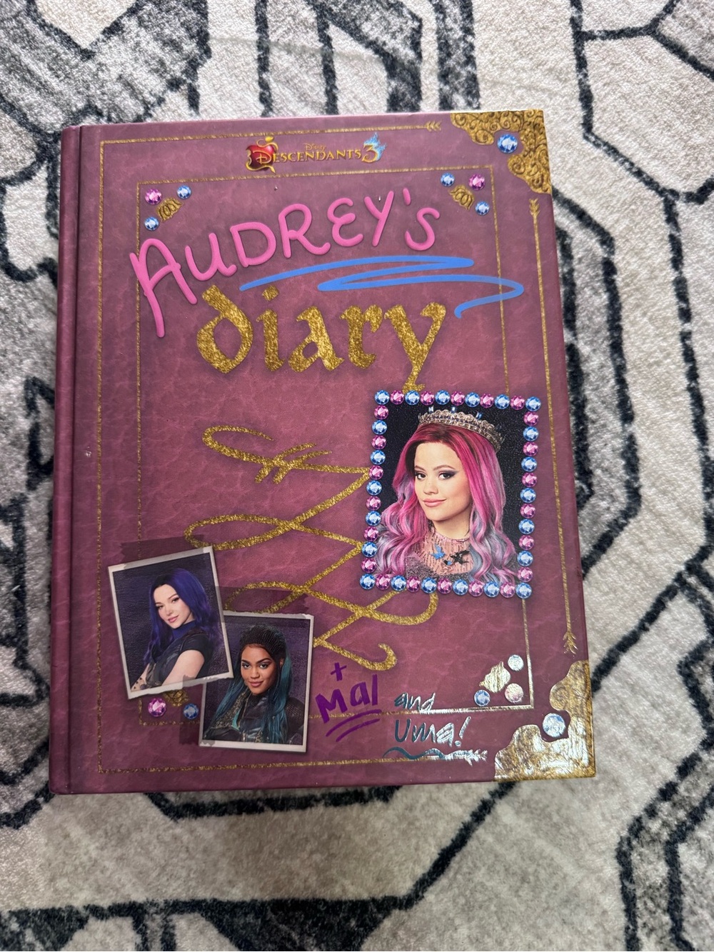 Disney Descendants 3 Audrey's Diary - Pink and Gold Cover